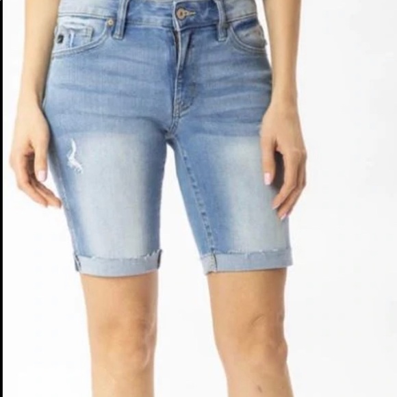 Size 26 KanCan Bermuda shorts NWT - lightly distressed - Picture 1 of 3